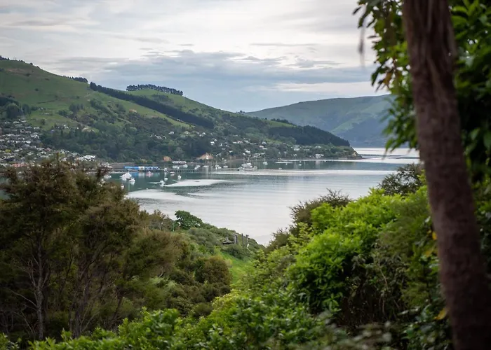 Overton Cottage - Akaroa Holiday Home
